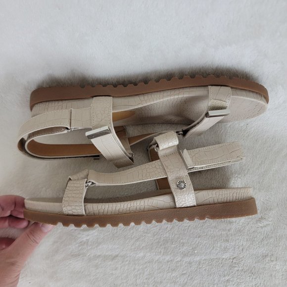 Yellow Box Weston Beige Adjustable Strappy Croc Vegan Leather Sandals Size 7.5M - Picture 6 of 8